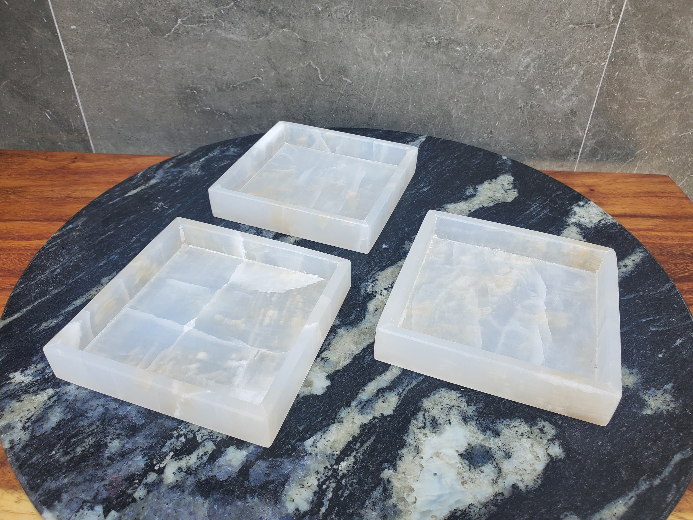 White and Transparent Onyx Stone Tray