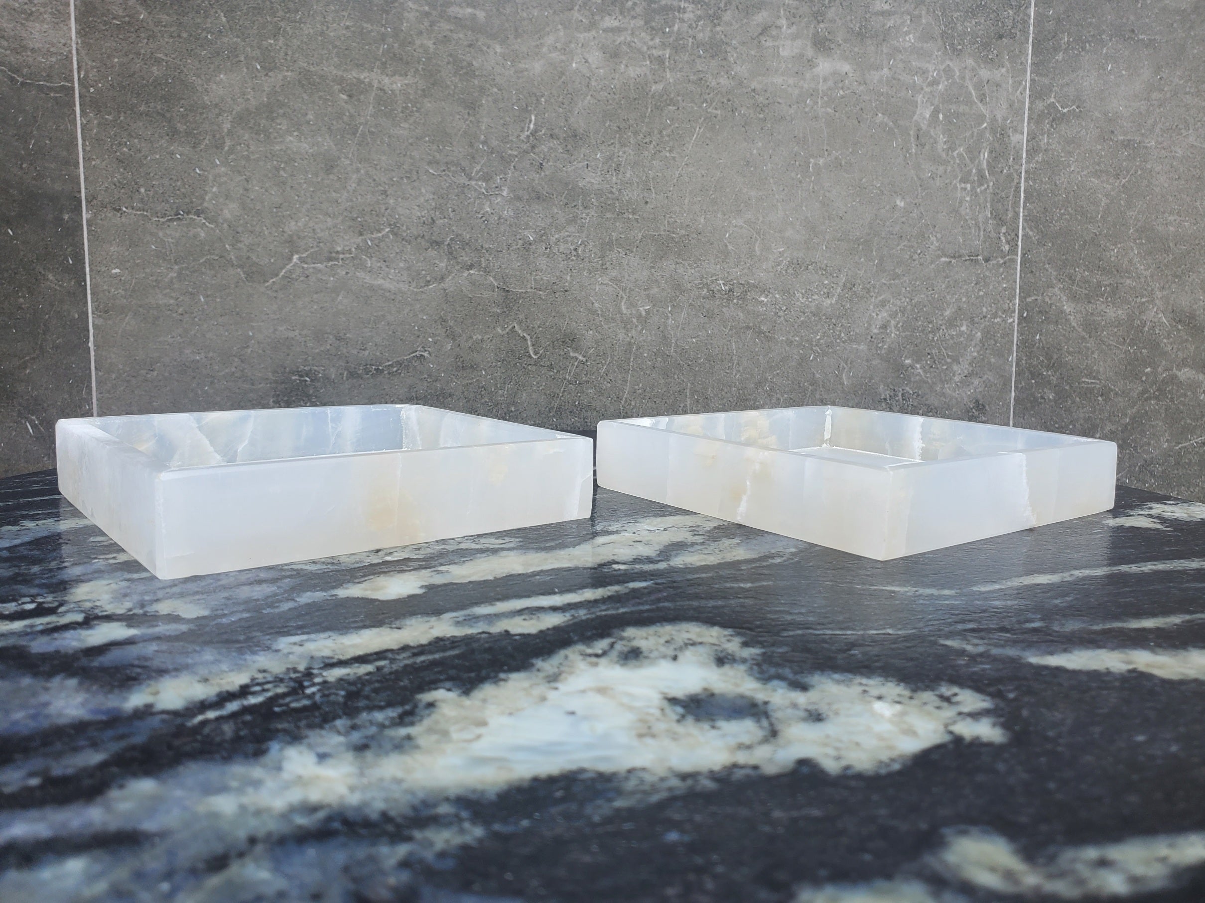 White and Transparent Onyx Stone Tray