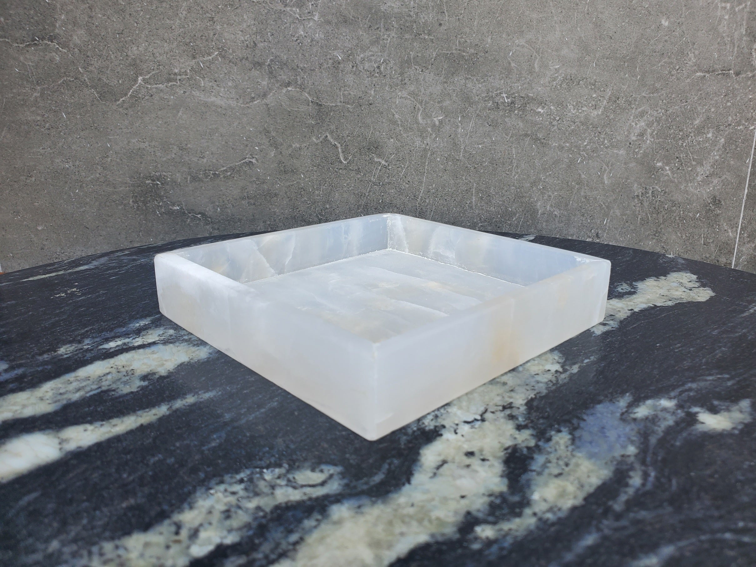 White and Transparent Onyx Stone Tray