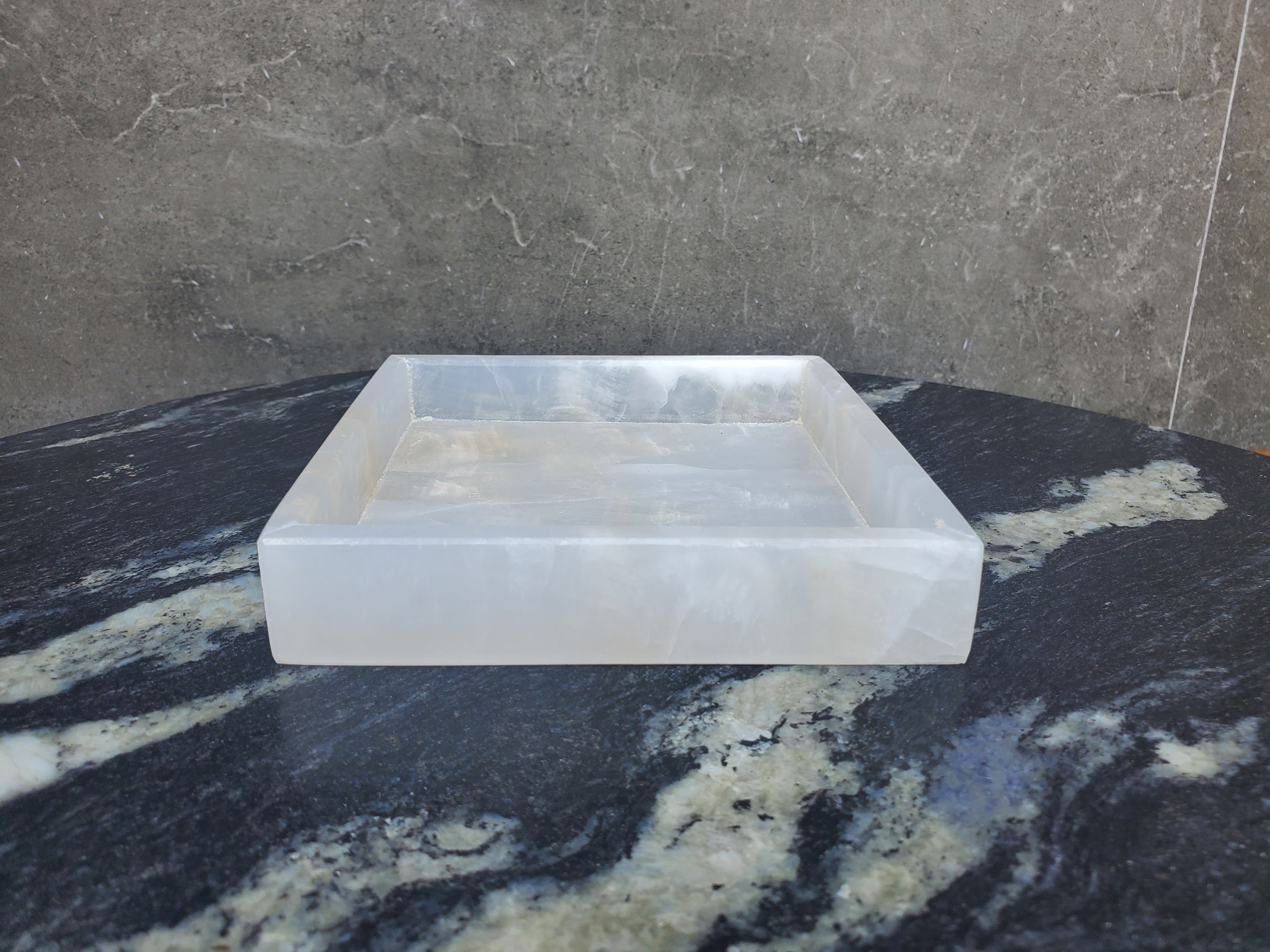 White and Transparent Onyx Stone Tray