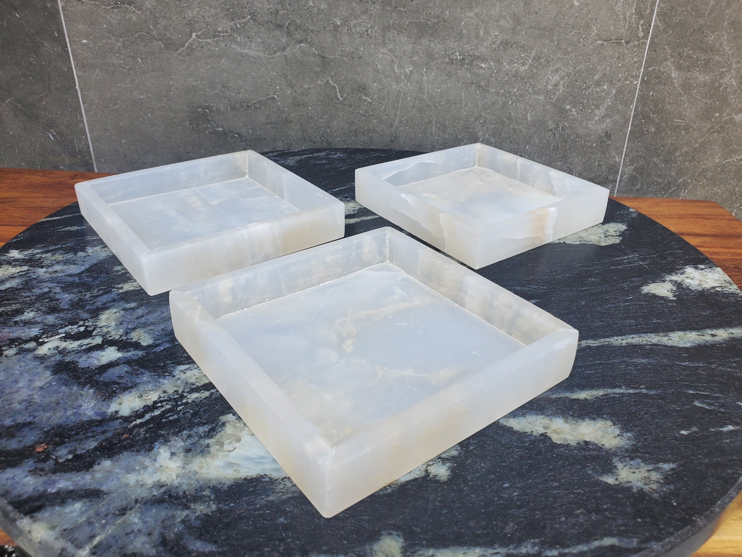 White and Transparent Onyx Stone Tray