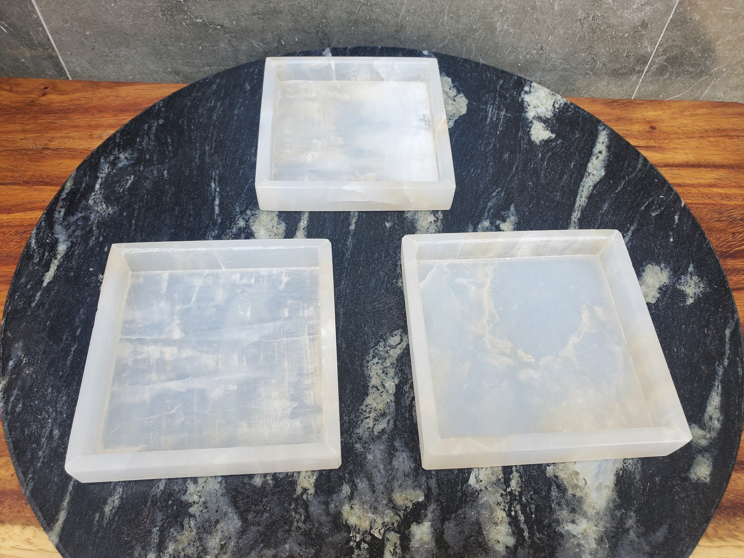 White and Transparent Onyx Stone Tray