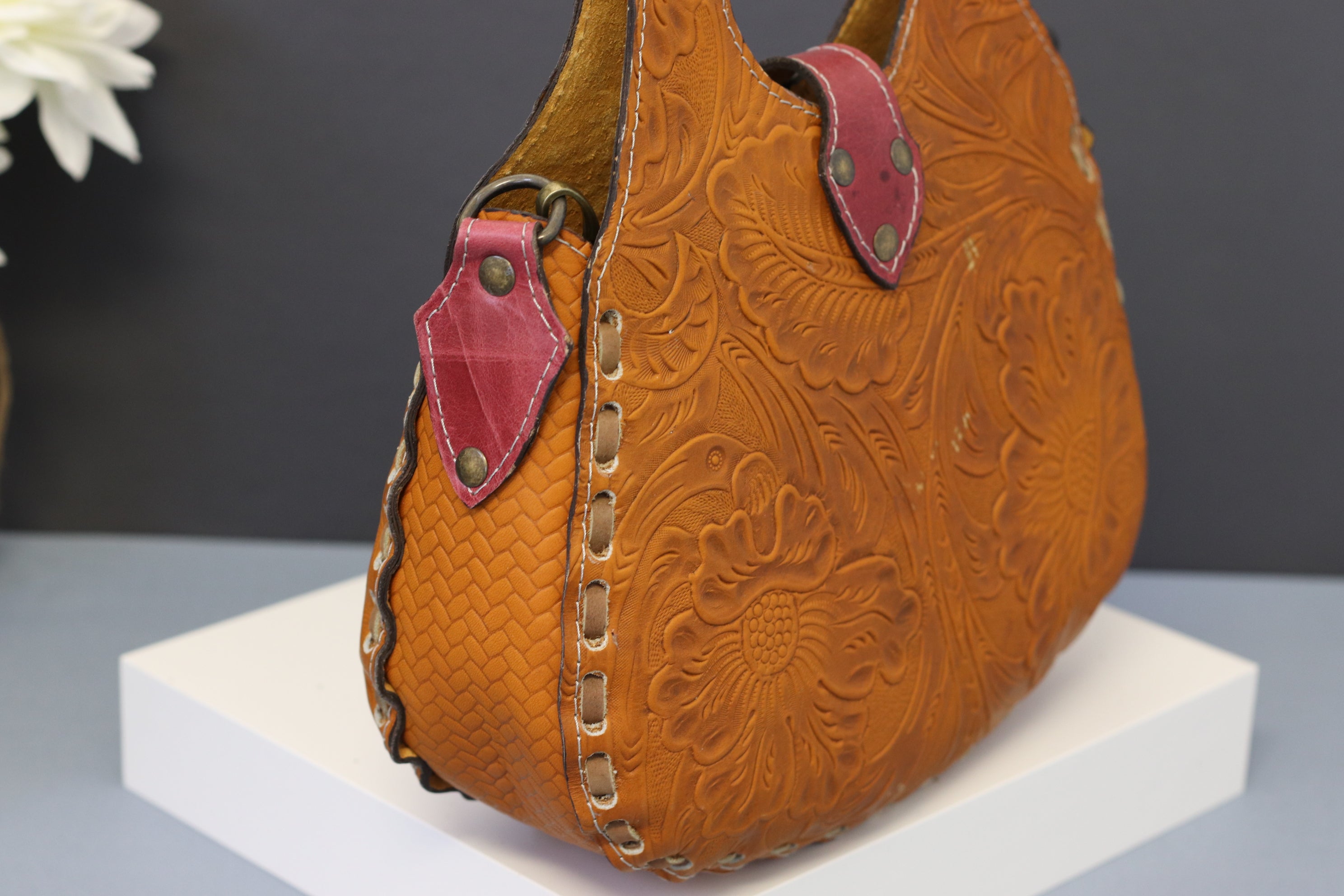 Vintage 70s Hand Tooled Leather Hand Bag Floral Leaf Pattern | Shop  THRILLING