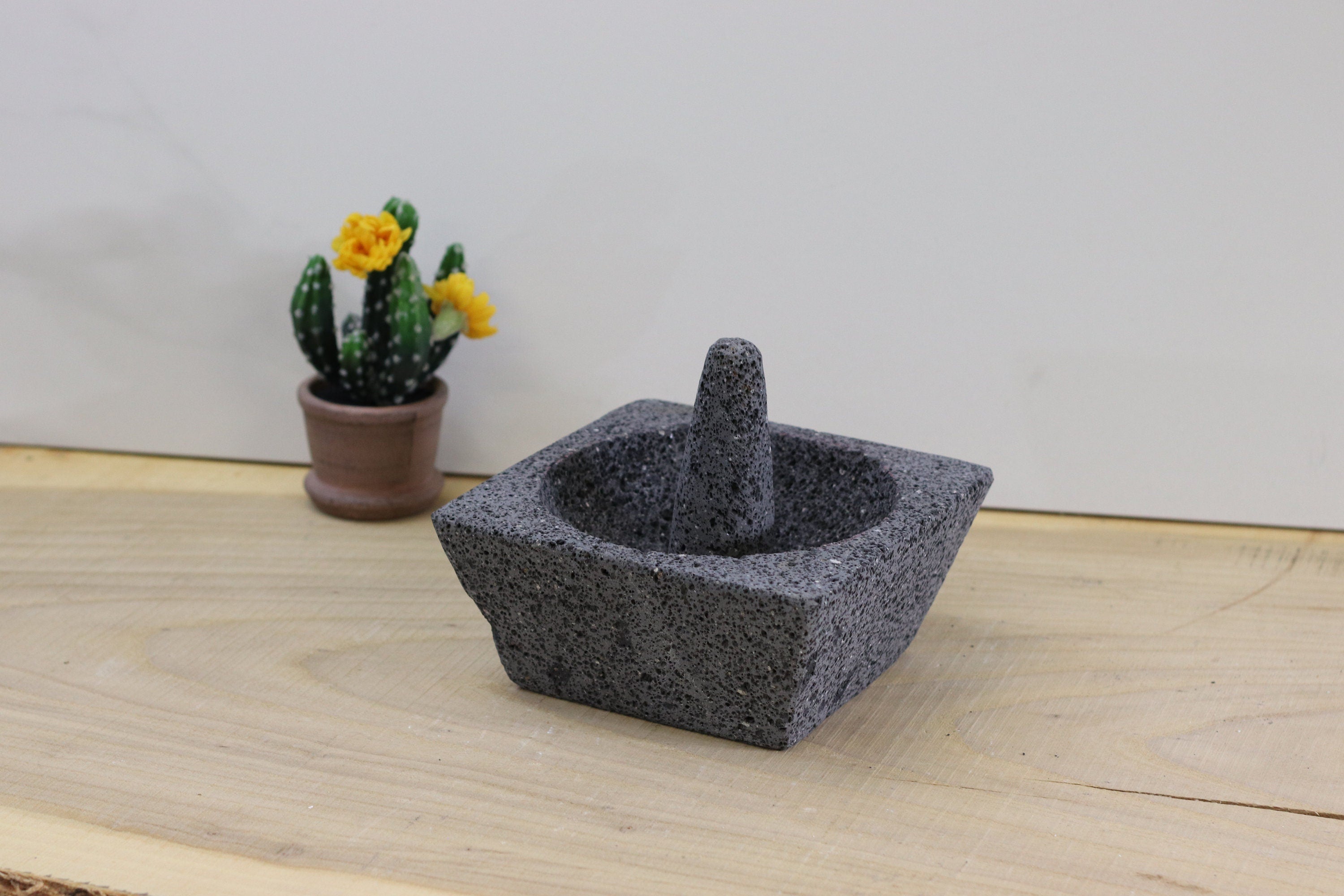 100% Authentic Lava Stone Mexican Molcajete Mortar and Pestle Kit